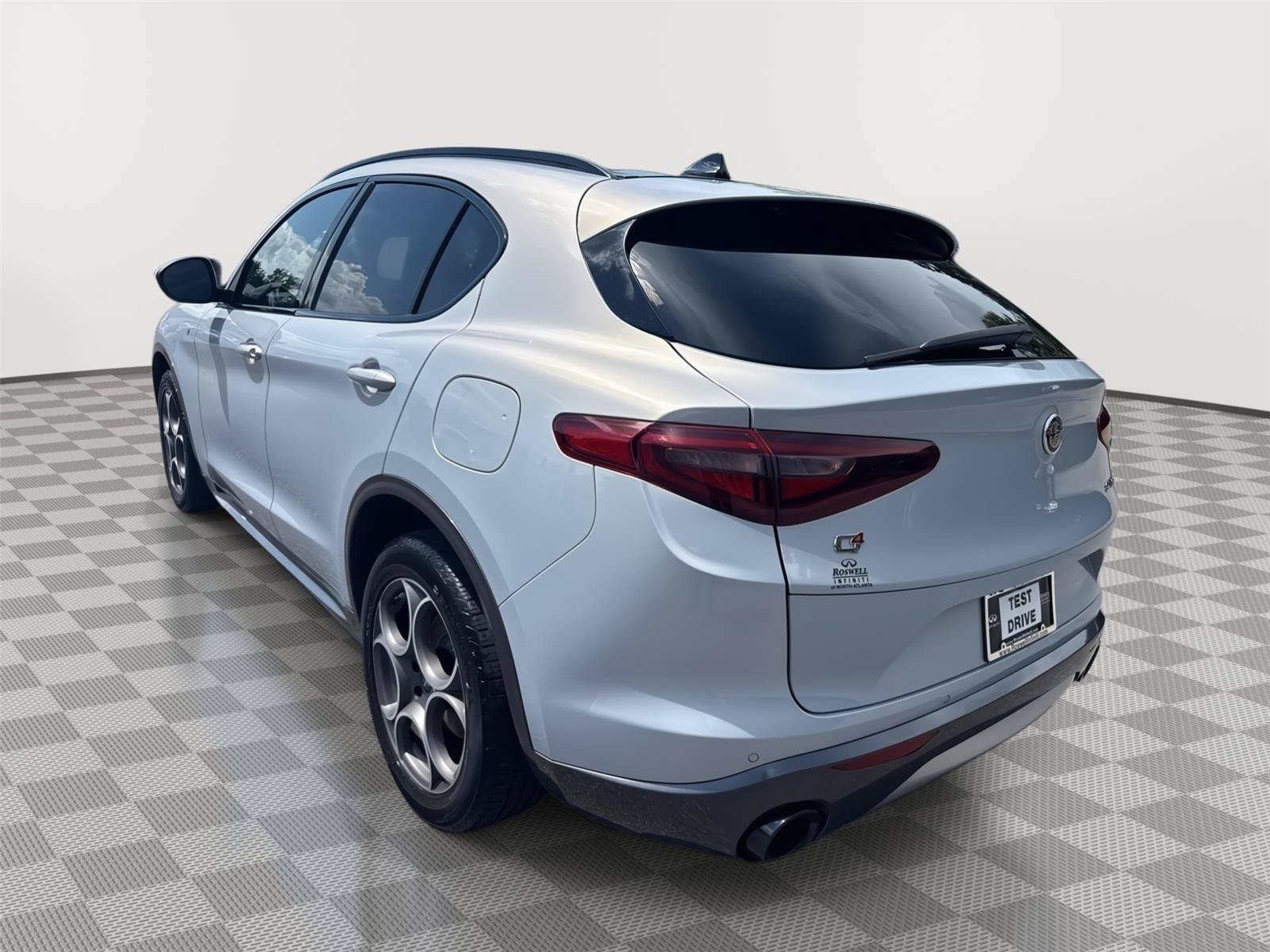 Used 2023 Alfa Romeo Stelvio Ti AWD/4WD image 8