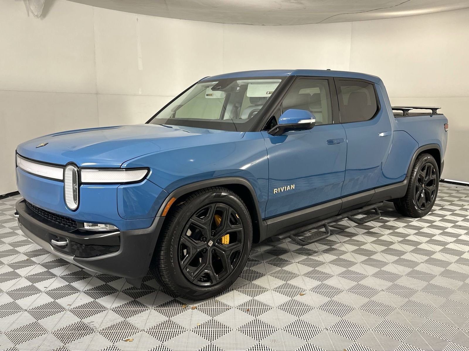 Used 2023 Rivian R1T Adventure AWD/4WD image 4