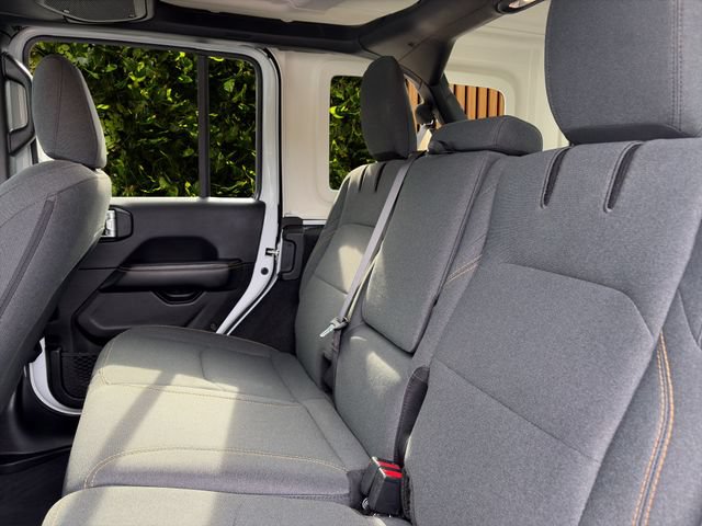 Used 2024 Jeep Wrangler Unlimited Sahara AWD/4WD image 25