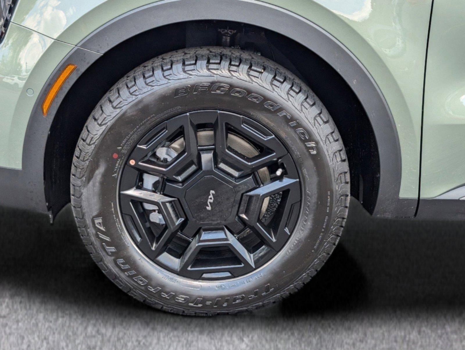 Used 2024 Kia Sorento SX Prestige w/ Olive Brown Leather Package image 11