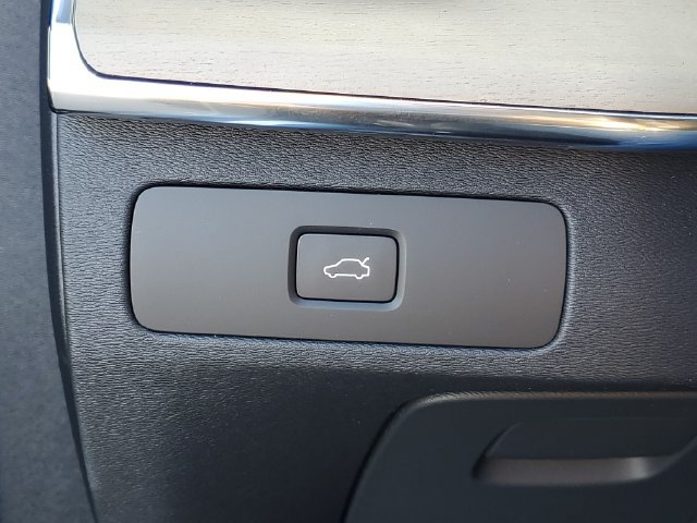 New 2027 Volvo XC90 B6 Plus AWD/4WD image 23