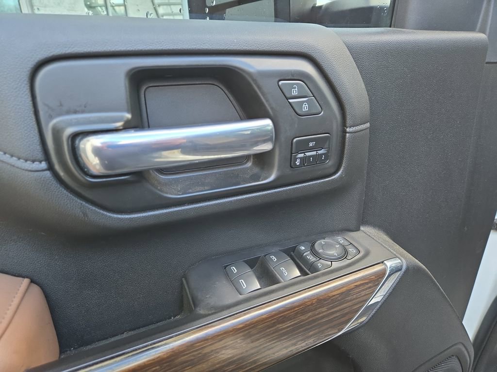 Used 2022 Chevrolet Silverado 3500 High Country image 11