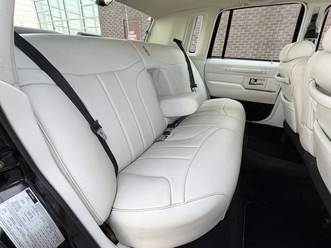 Used 1994 Lincoln Town Car Signature RWD image 33