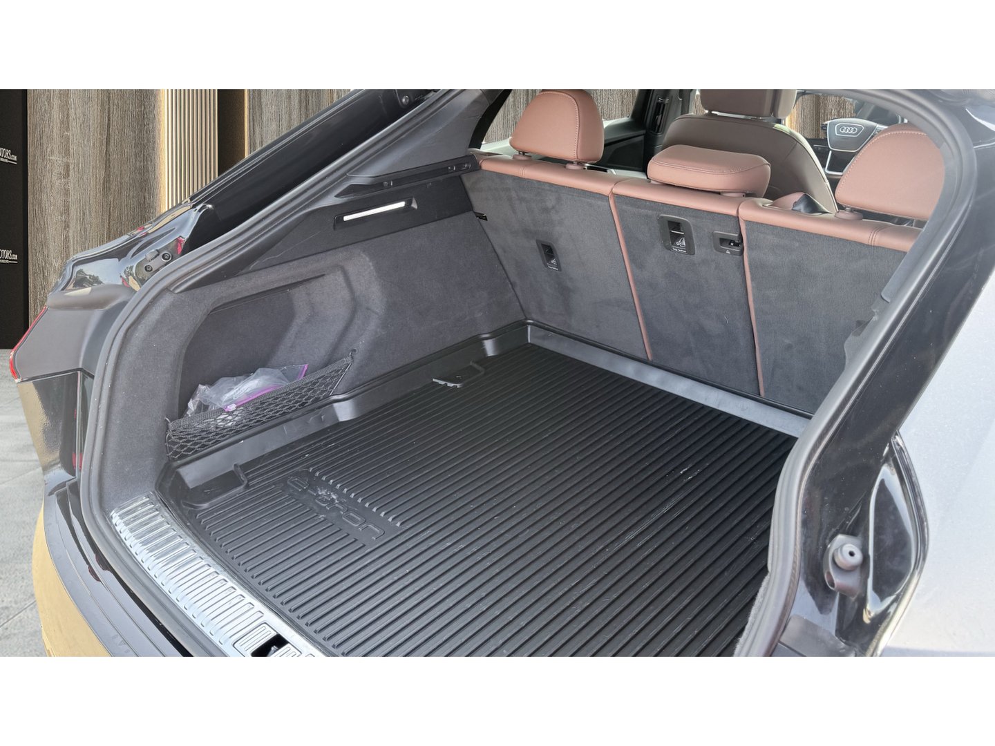 Used 2024 Audi Q8 e-tron Premium Plus w/ Premium Plus Package AWD/4WD image 16
