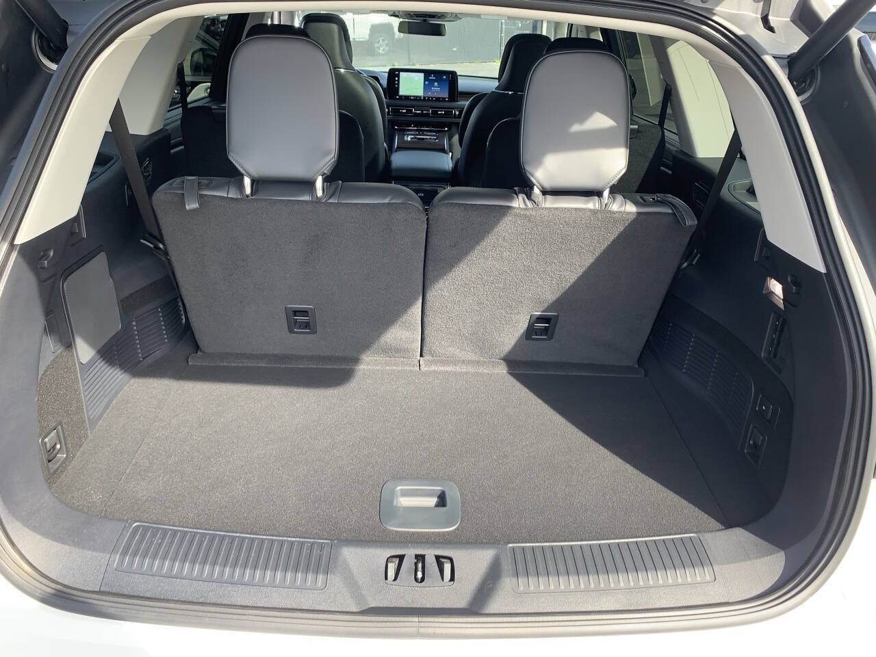 Used 2025 Lincoln Aviator Reserve w/ Luxury Package AWD/4WD image 25