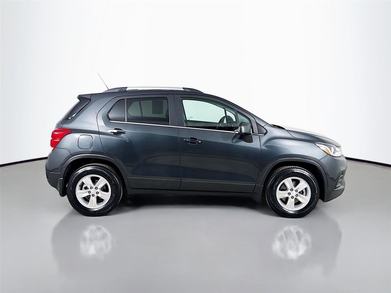 Used 2018 Chevrolet Trax LT w/ LT Convenience Package image 10