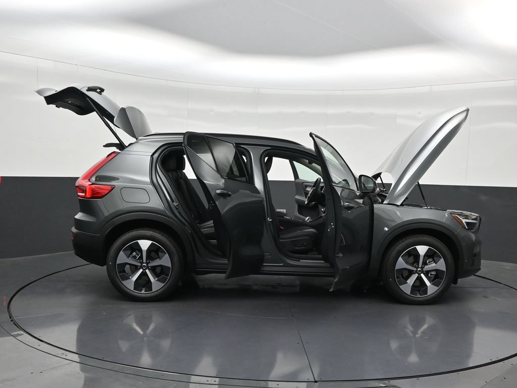 New 2026 Volvo XC40 B5 Plus w/ Climate Package AWD/4WD image 31