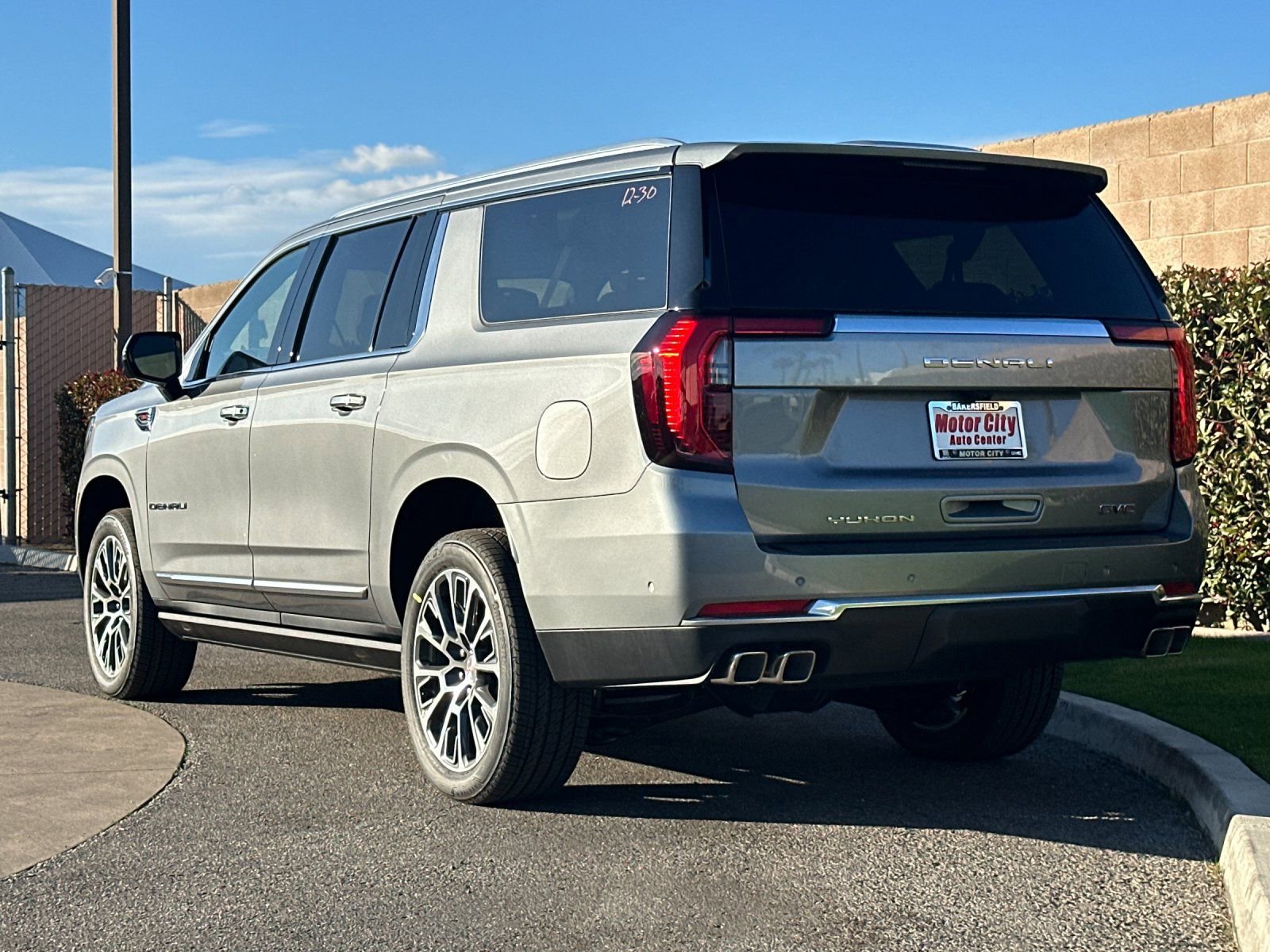 New 2026 GMC Yukon XL Denali w/ Sun & Power Step Package AWD/4WD image 6