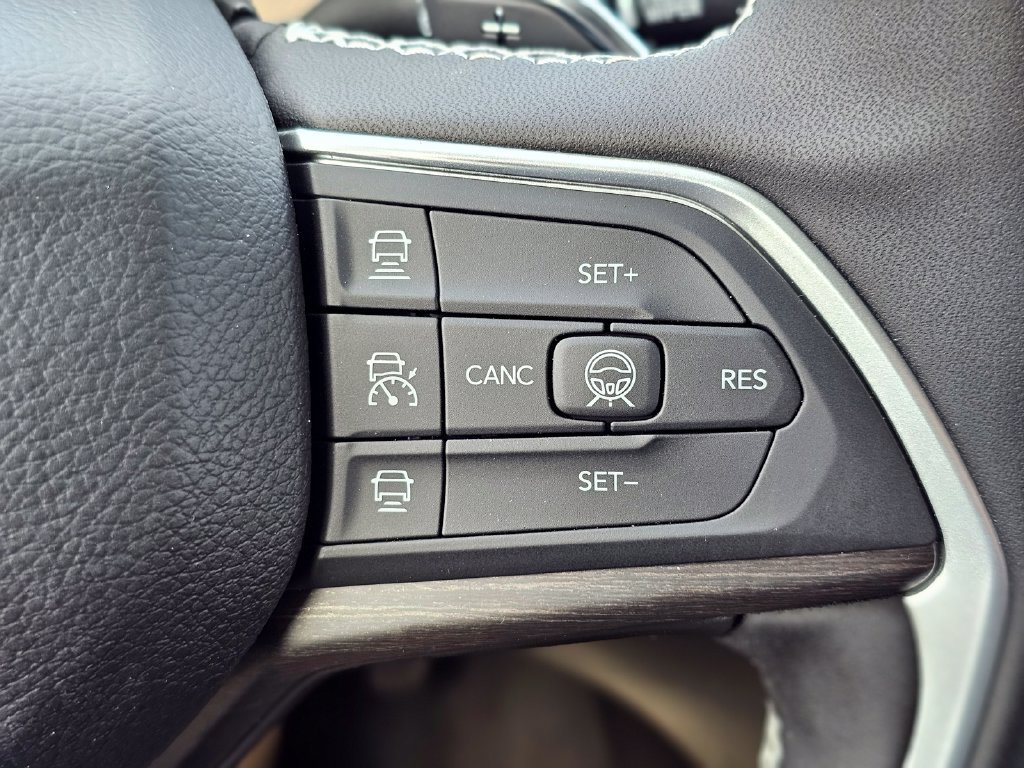 New 2026 Jeep Grand Cherokee Altitude RWD image 14