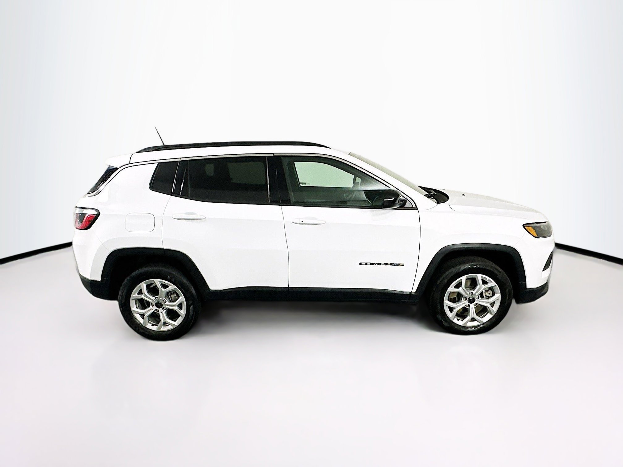 Used 2025 Jeep Compass Latitude image 10