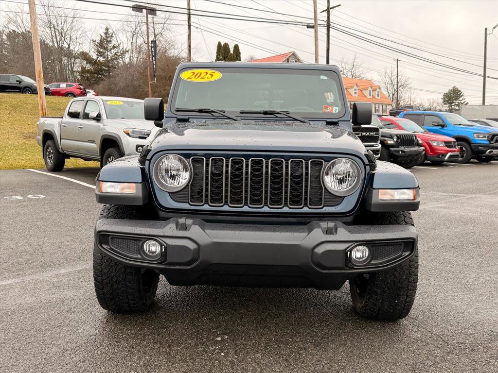 Used 2025 Jeep Gladiator Sport image 9