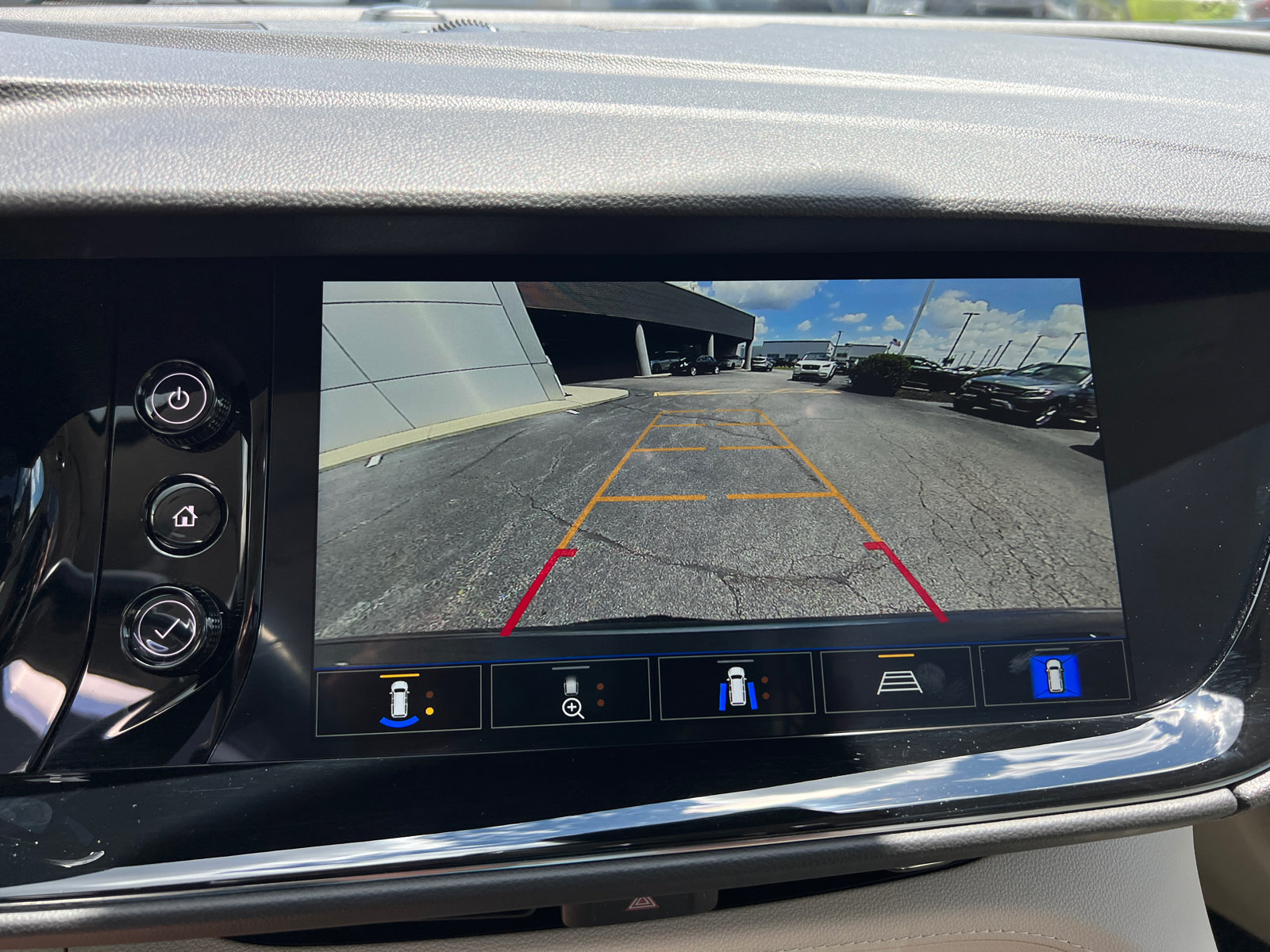 Used 2022 Buick Envision Avenir w/ Technology Package II FWD image 20