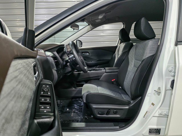 Used 2022 Nissan Rogue SV image 13