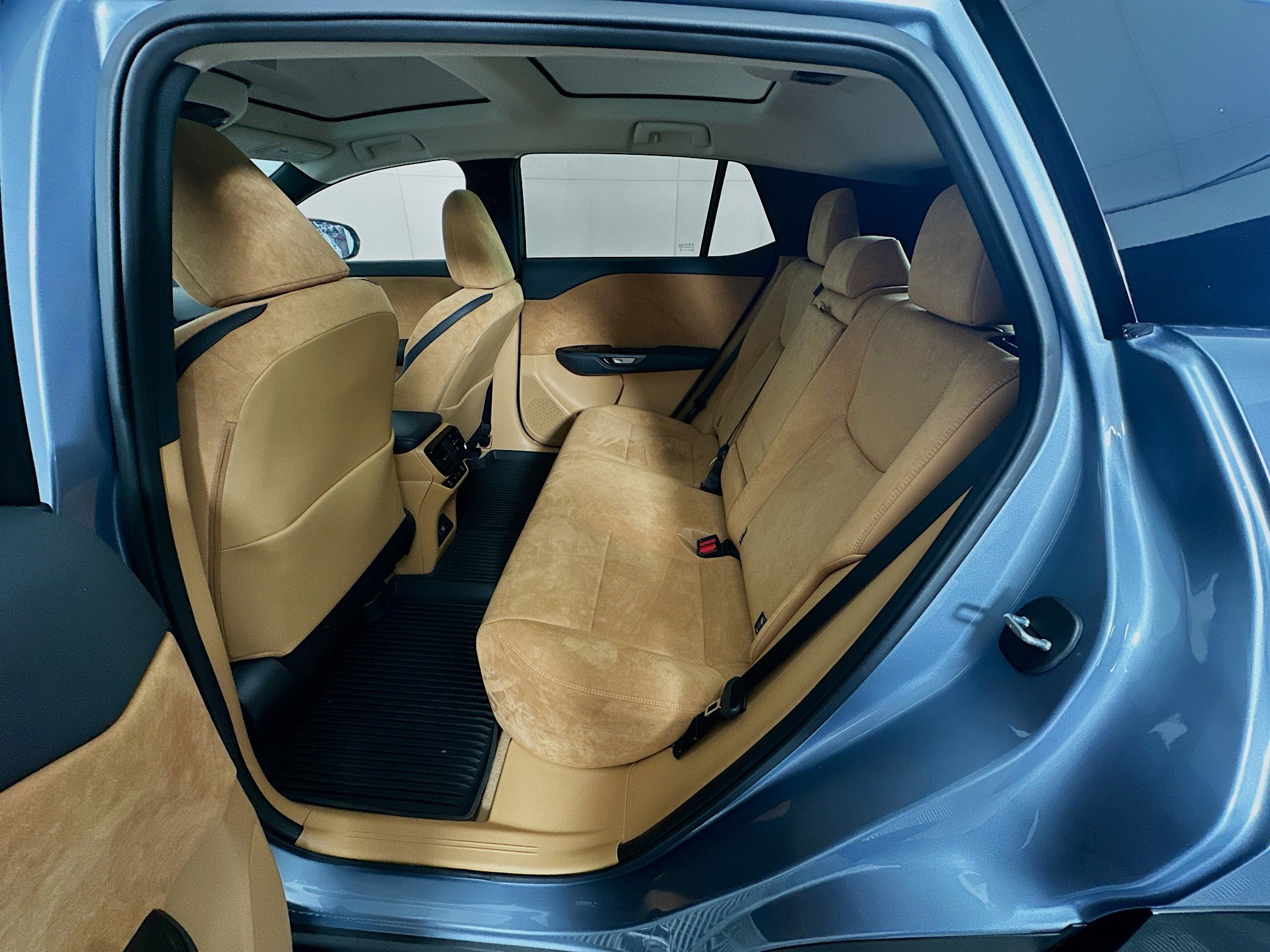 Used 2023 Lexus RZ 450e Premium w/ Accessory Package (2T) image 28