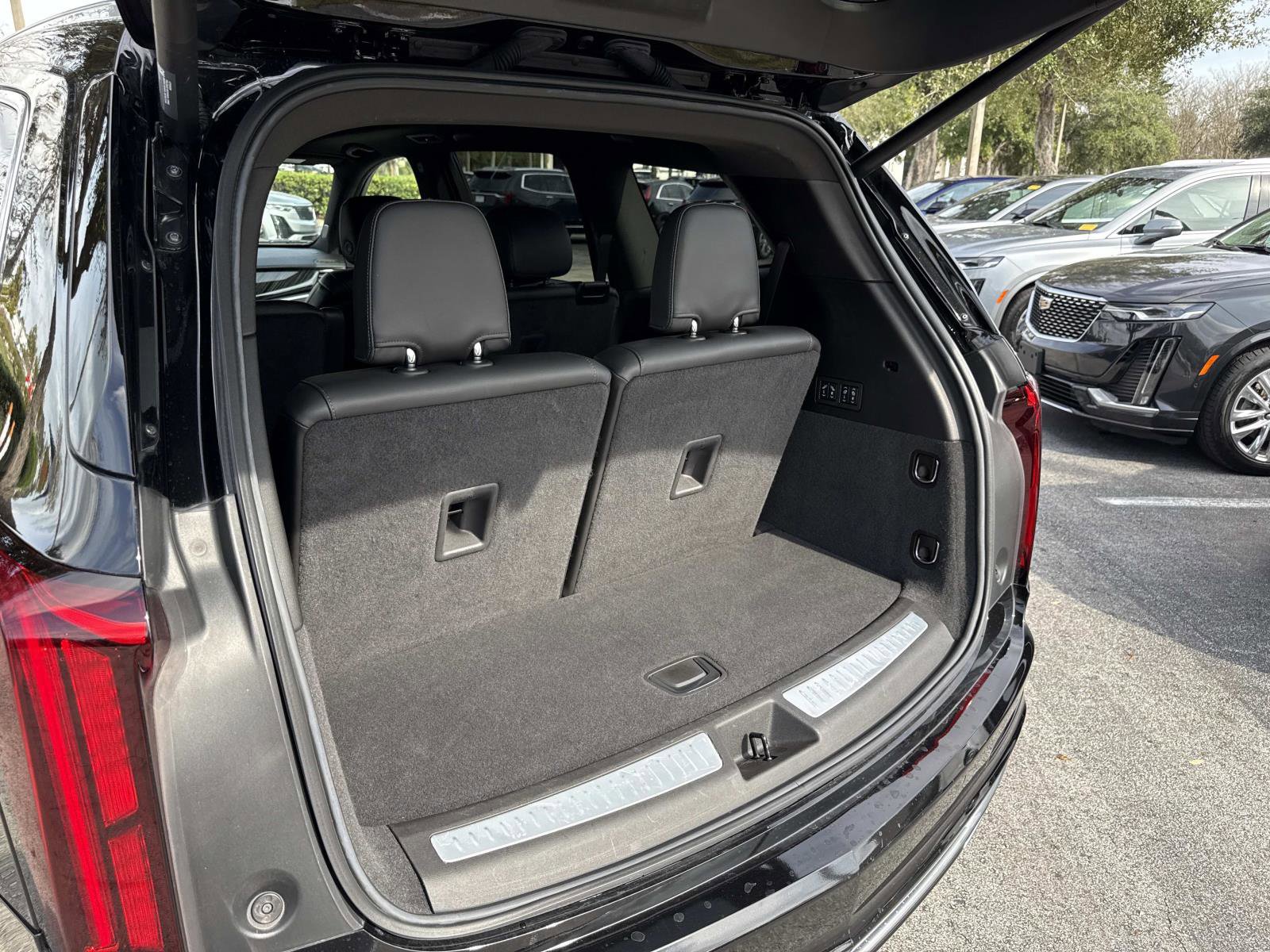 Used 2025 Cadillac XT6 Premium Luxury image 12