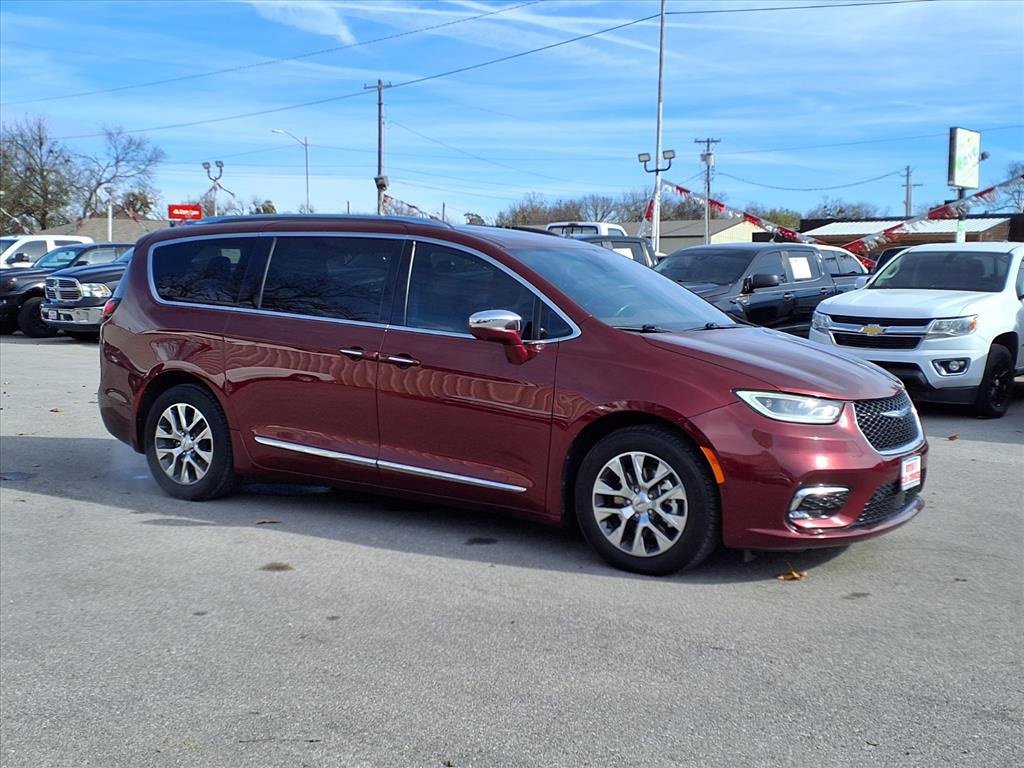 Used 2021 Chrysler Pacifica Limited w/ Uconnect Theater Family Group image 24