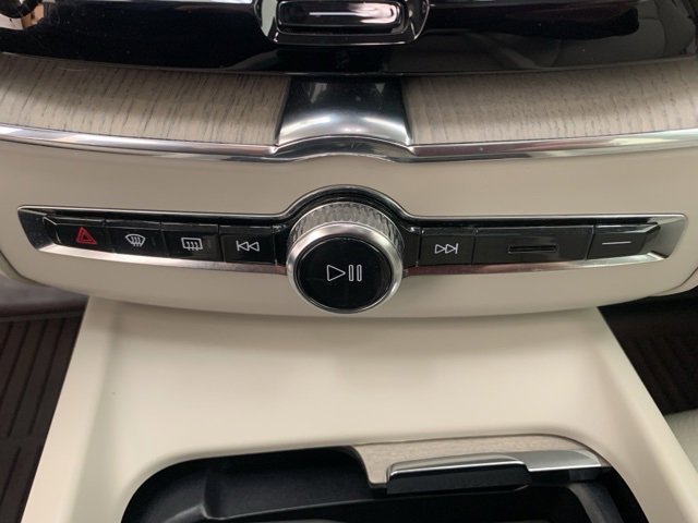 Certified 2023 Volvo XC60 B5 Plus w/ Protection Package Premier image 13