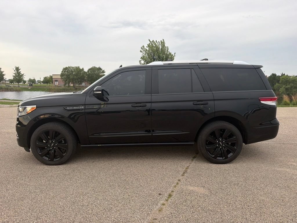 Used 2022 Lincoln Navigator Reserve w/ Equipment Group 201A AWD/4WD image 9
