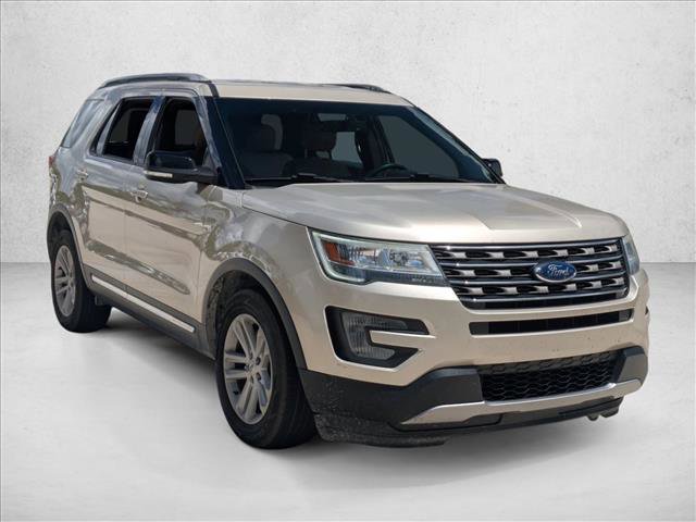 Used 2017 Ford Explorer XLT w/ Equipment Group 201A FWD image 3