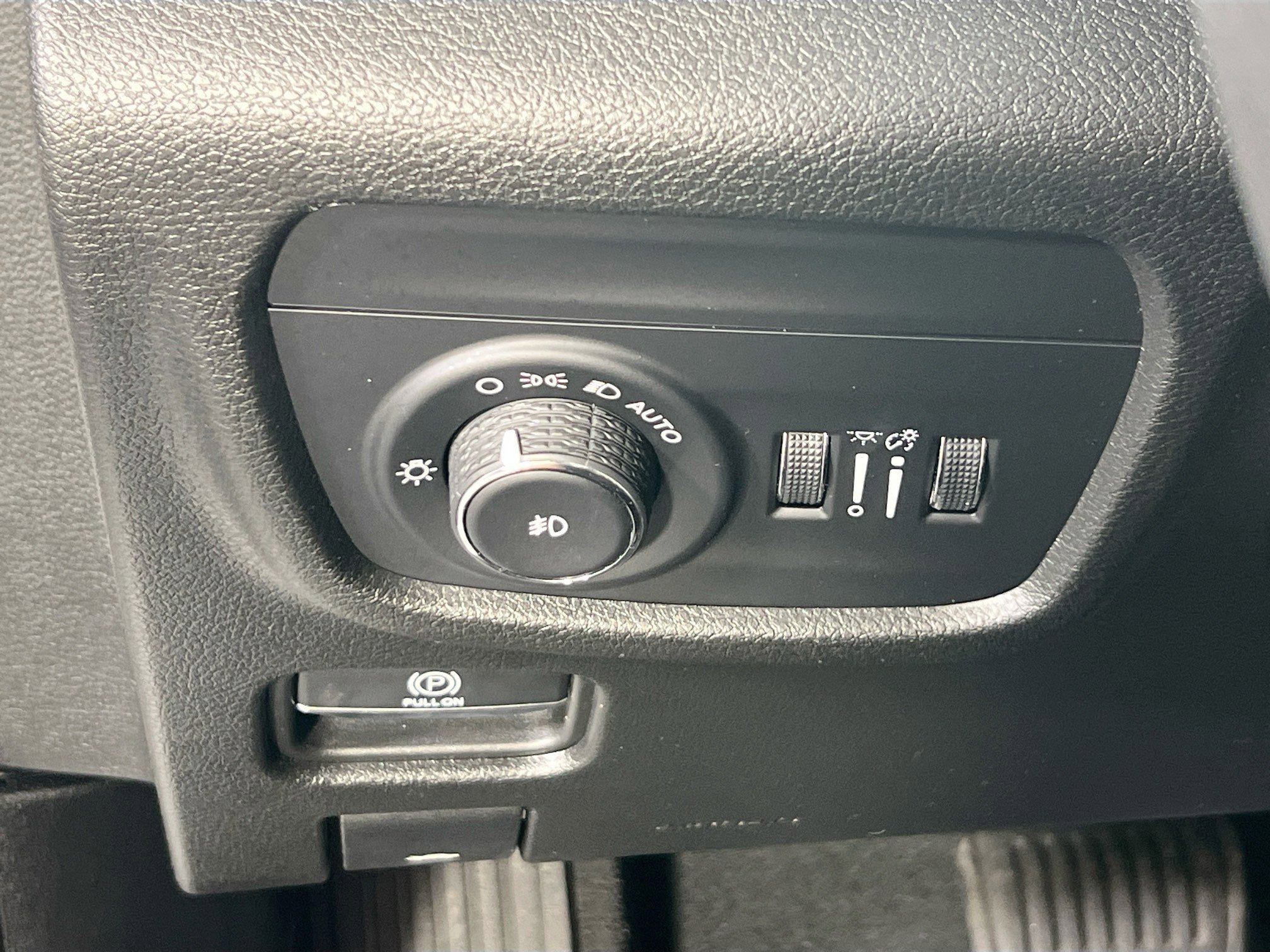 Used 2023 Jeep Grand Cherokee Limited image 10