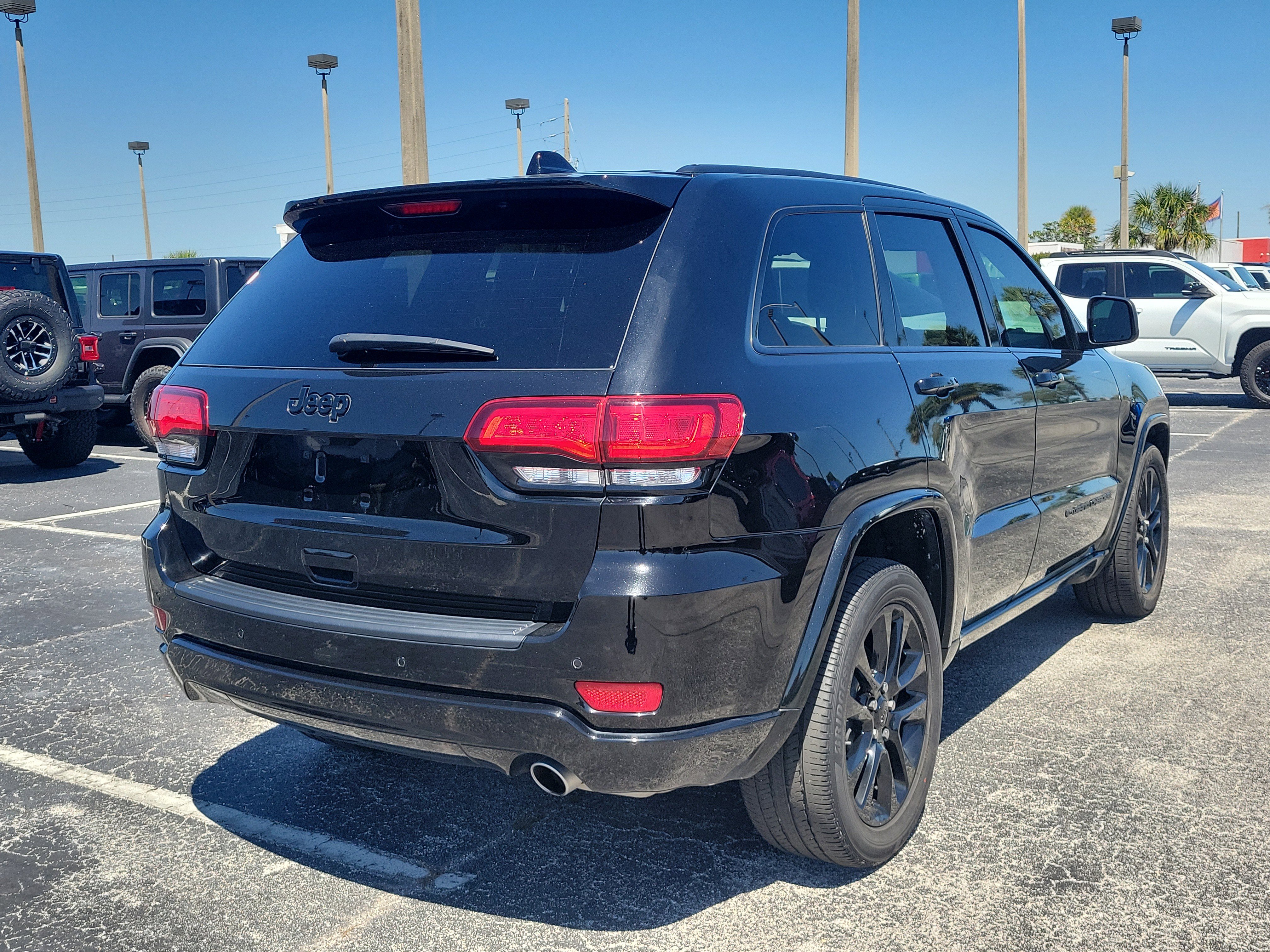 Used 2022 Jeep Grand Cherokee Laredo X RWD image 7
