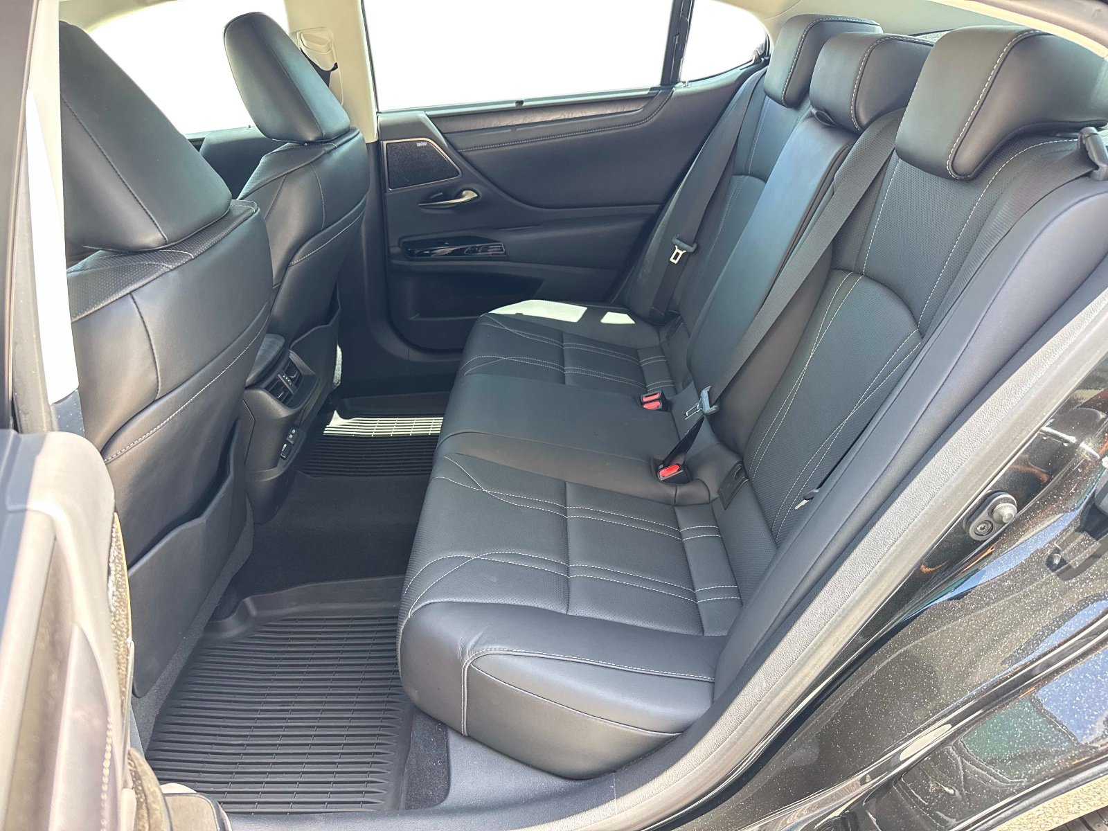 Certified 2022 Lexus ES 350 Ultra Luxury w/ Accessory Package 2 FWD image 12