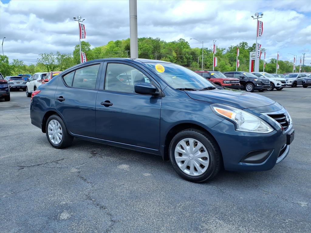 Used 2016 Nissan Versa S FWD image 3