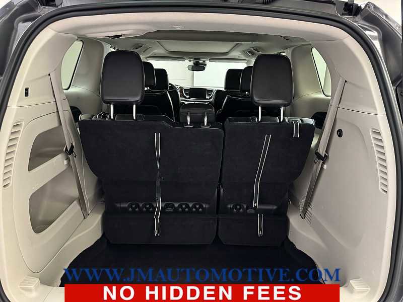 Used 2023 Chrysler Pacifica Limited image 18