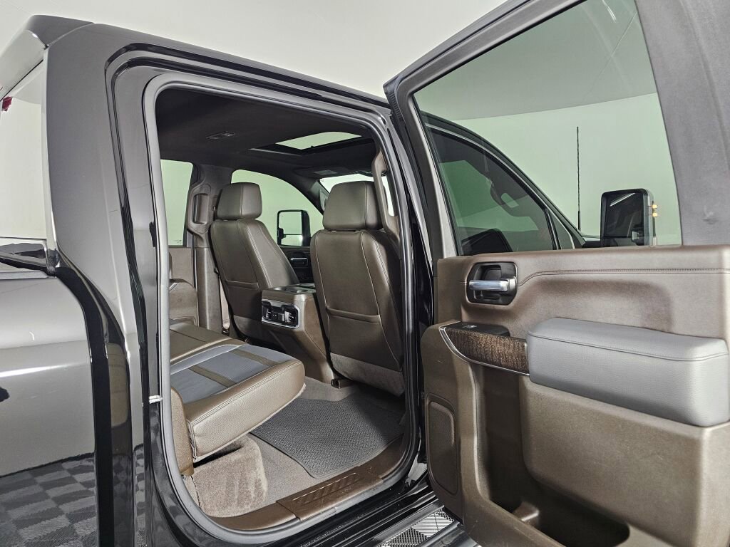 Used 2022 GMC Sierra 3500 Denali w/ Denali Ultimate Package AWD/4WD image 37