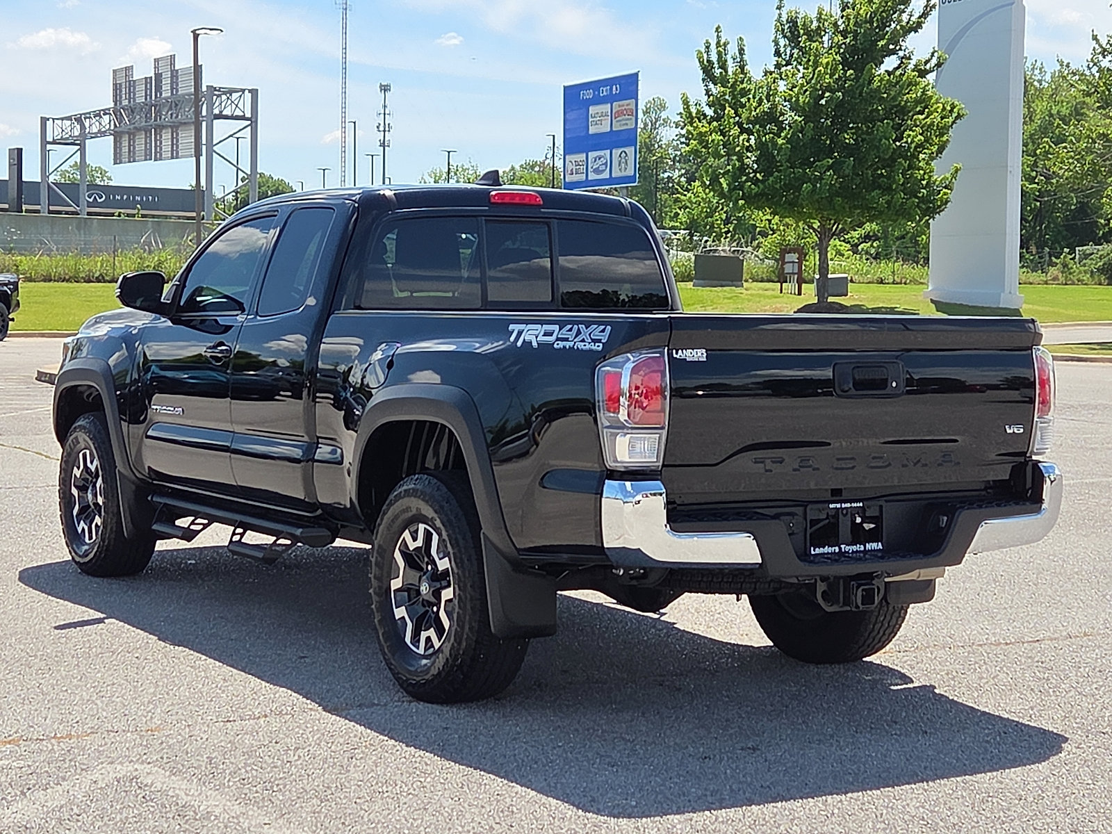Used 2023 Toyota Tacoma TRD Off-Road AWD/4WD image 4