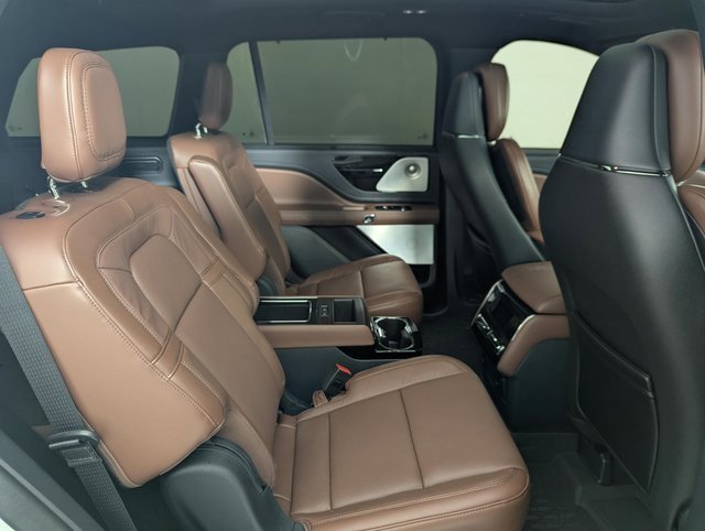 Used 2025 Lincoln Aviator Reserve w/ Equipment Group 201A image 21