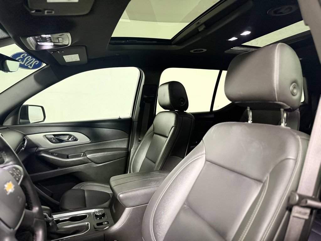 Used 2023 Chevrolet Traverse LT w/ LT Premium Package AWD/4WD image 17