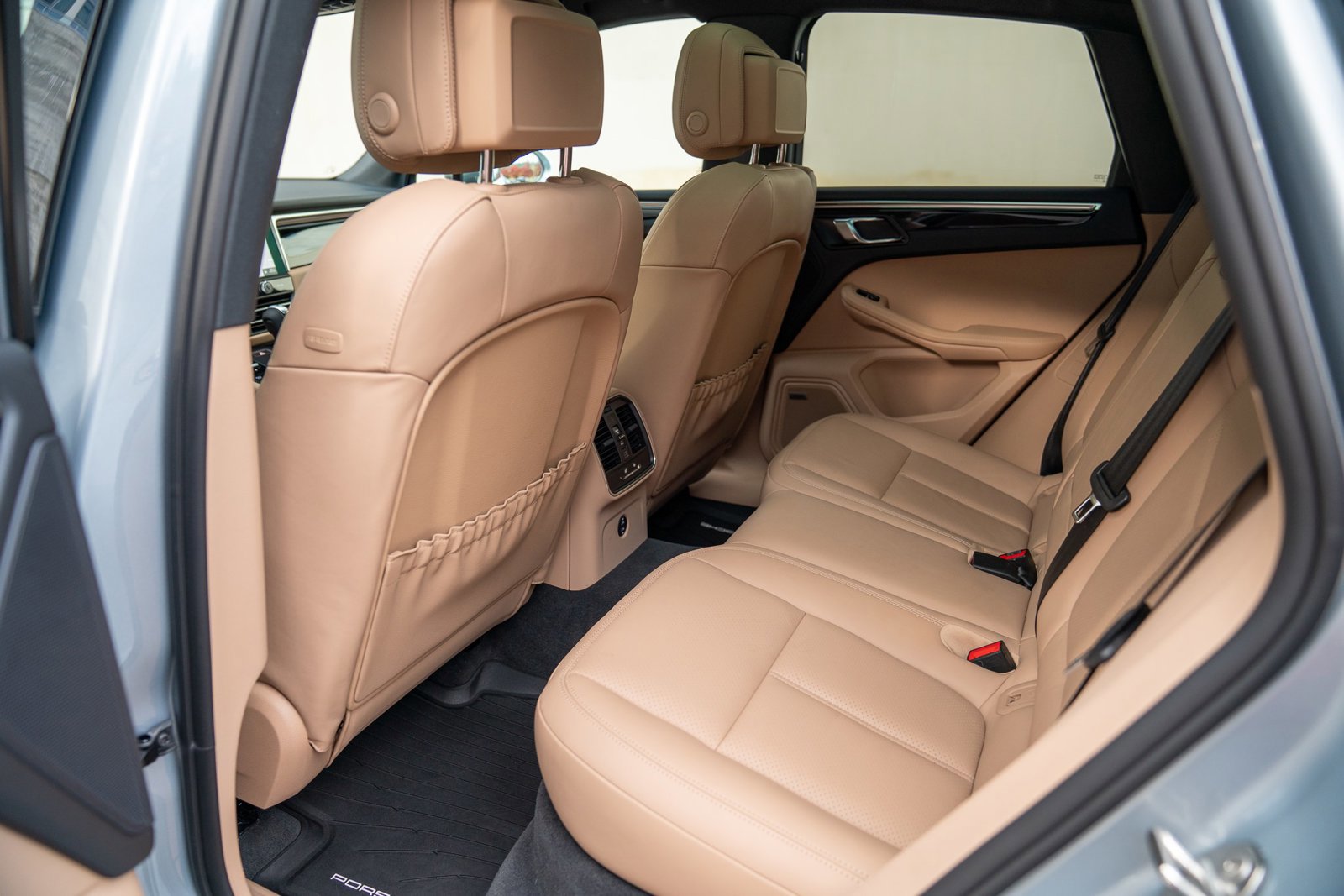 Used 2025 Porsche Macan image 23