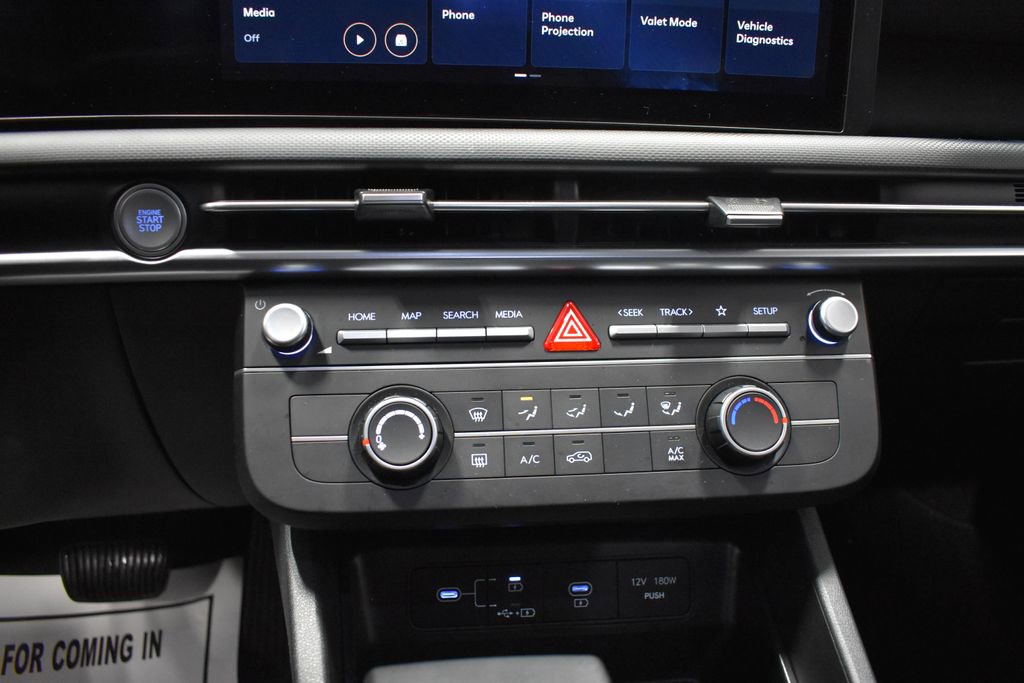 Used 2025 Hyundai Tucson SE image 18