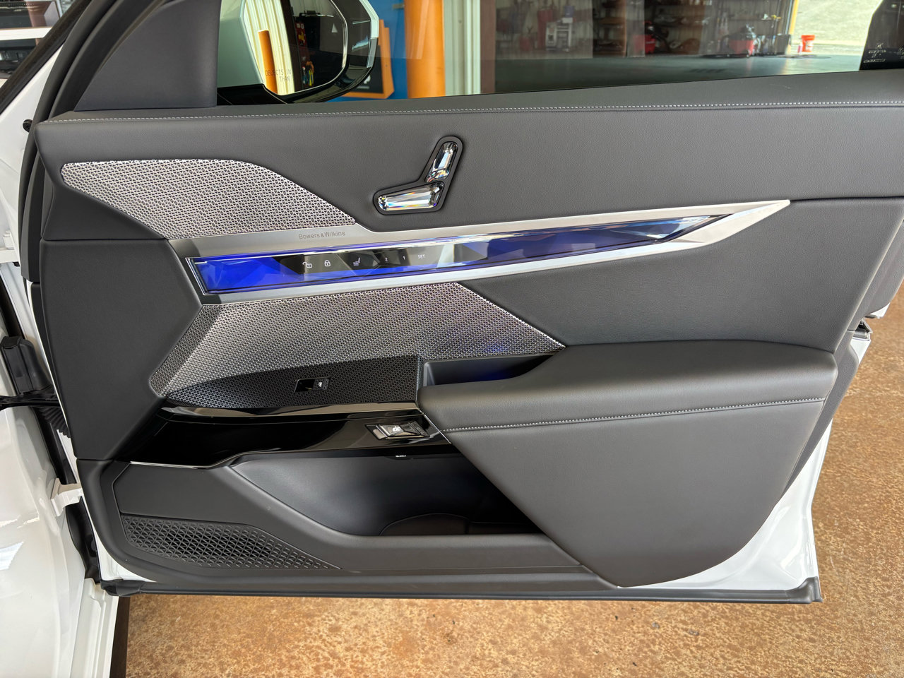 Used 2023 BMW 740i image 22