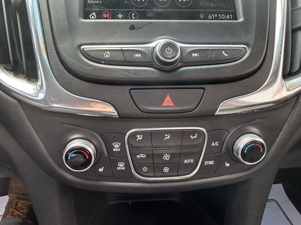 Used 2019 Chevrolet Equinox LT AWD/4WD image 24