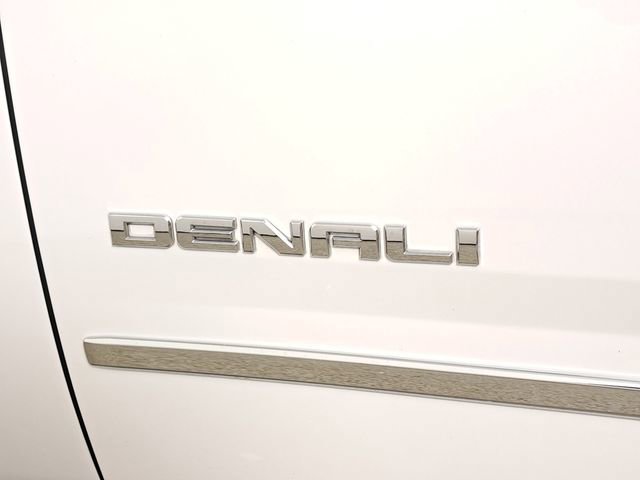 Used 2020 GMC Yukon Denali w/ Denali Premium Package image 9