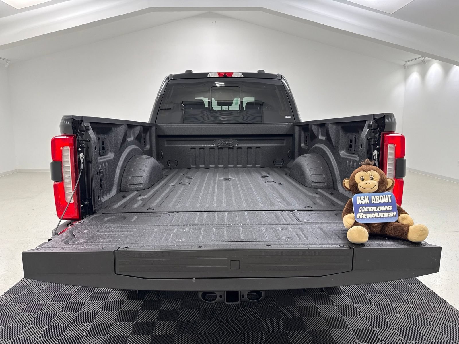 New 2026 Ford F250 Lariat w/ Black Appearance Package AWD/4WD image 9