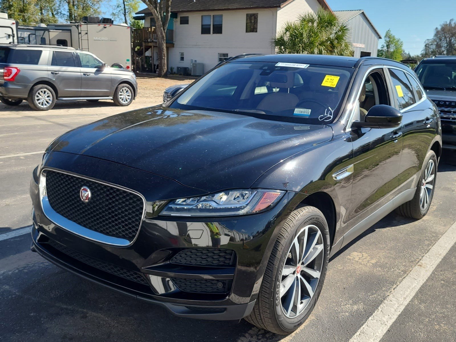Used 2017 Jaguar F-PACE Prestige image 2