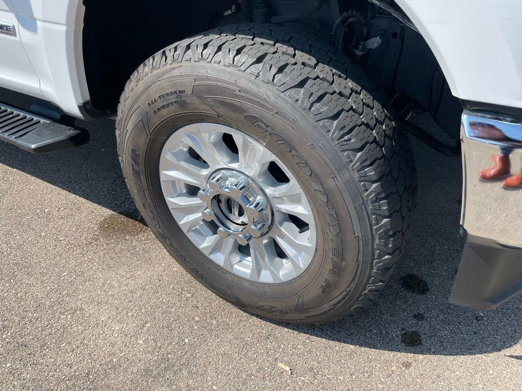 Used 2021 Ford F250 XL w/ STX Appearance Package AWD/4WD image 3