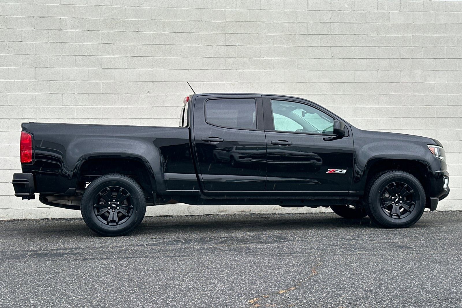 Used 2018 Chevrolet Colorado Z71 w/ Z71 Midnight Edition image 3