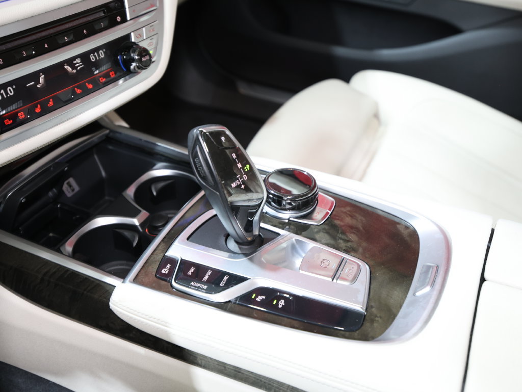 Used 2018 BMW 740i RWD image 25