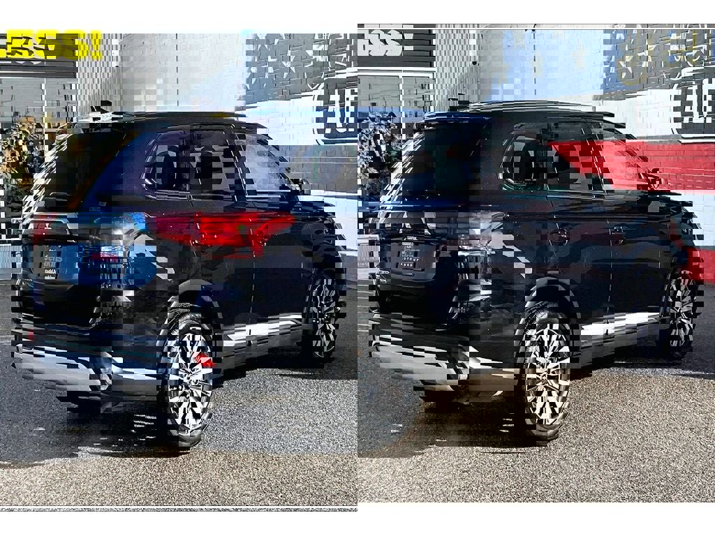 Used 2020 Mitsubishi Outlander ES image 2