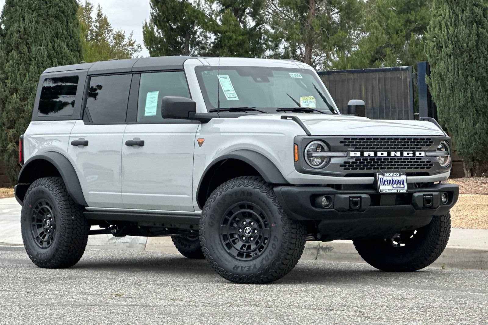 New 2026 Ford Bronco Badlands w/ Sasquatch Package AWD/4WD video 2