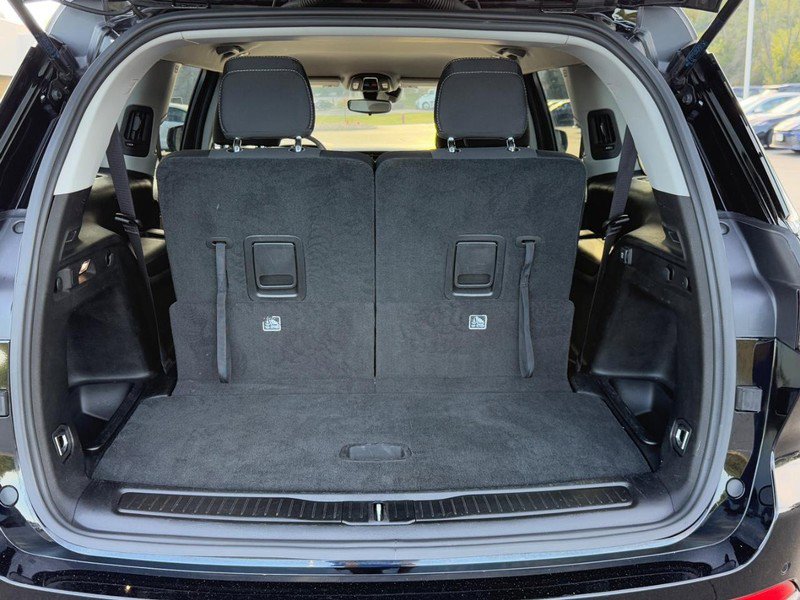 Used 2023 Jeep Grand Cherokee L Laredo image 4