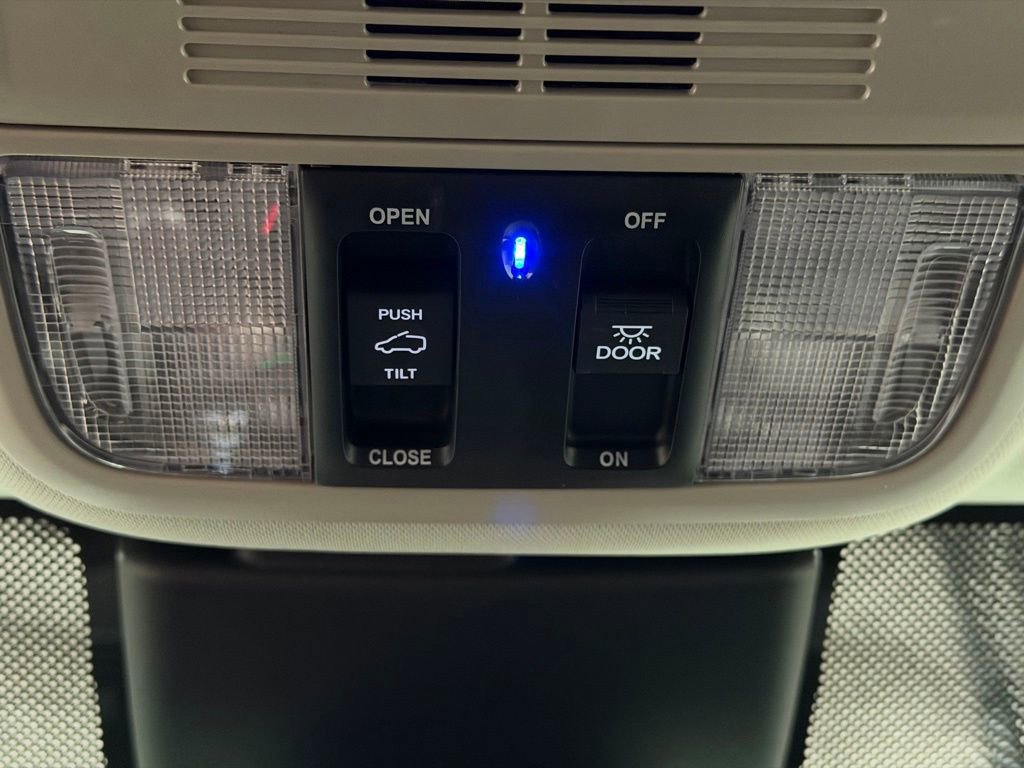 Used 2025 Honda Odyssey Touring image 39