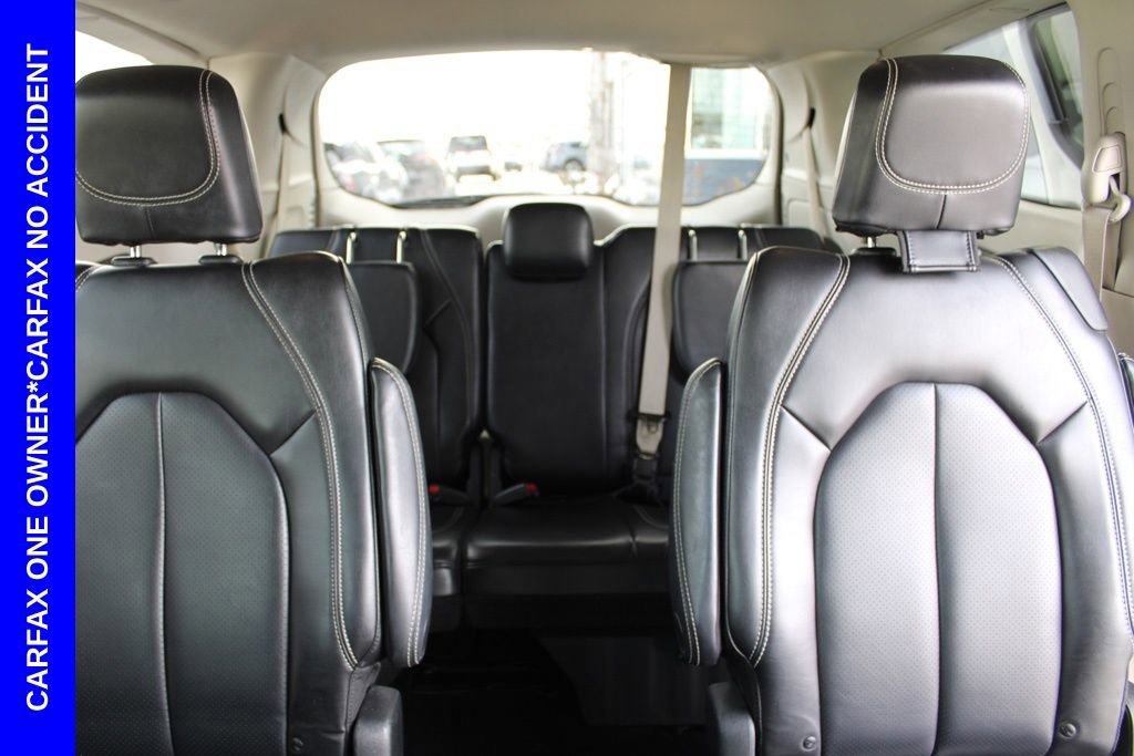 Used 2023 Chrysler Pacifica Touring-L image 28