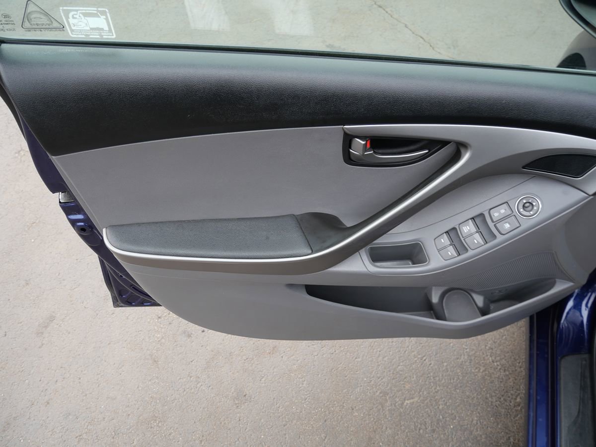 Used 2013 Hyundai Elantra GLS FWD image 17