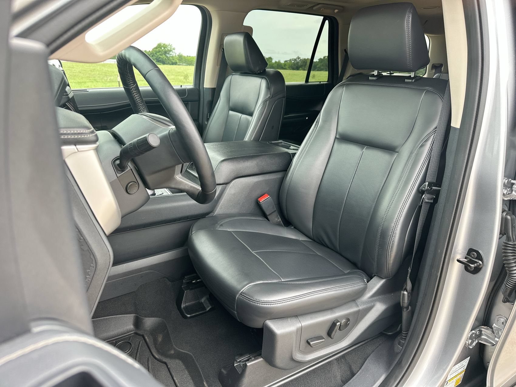 Used 2023 Ford Expedition XLT RWD image 11
