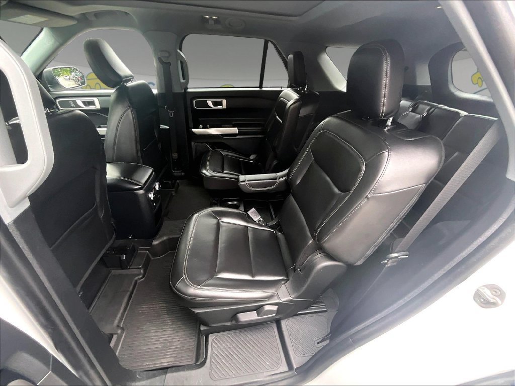 Used 2021 Ford Explorer XLT w/ Equipment Group 202A AWD/4WD image 22